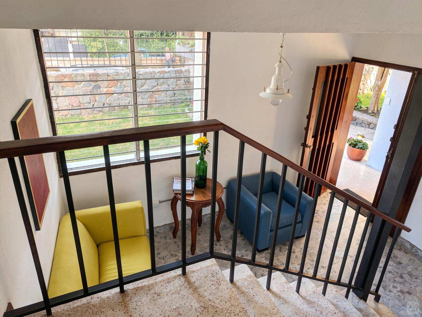 Das Leben, arbeiten und gedeihen mit Blick auf den Vulkan in Quitos inspirierendstem und kulturell reichhaltigstem Co-Living Space Haus