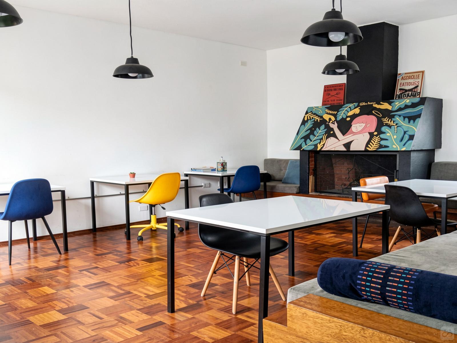 Das Leben, arbeiten und gedeihen mit Blick auf den Vulkan in Quitos inspirierendstem und kulturell reichhaltigstem Co-Living Space Haus