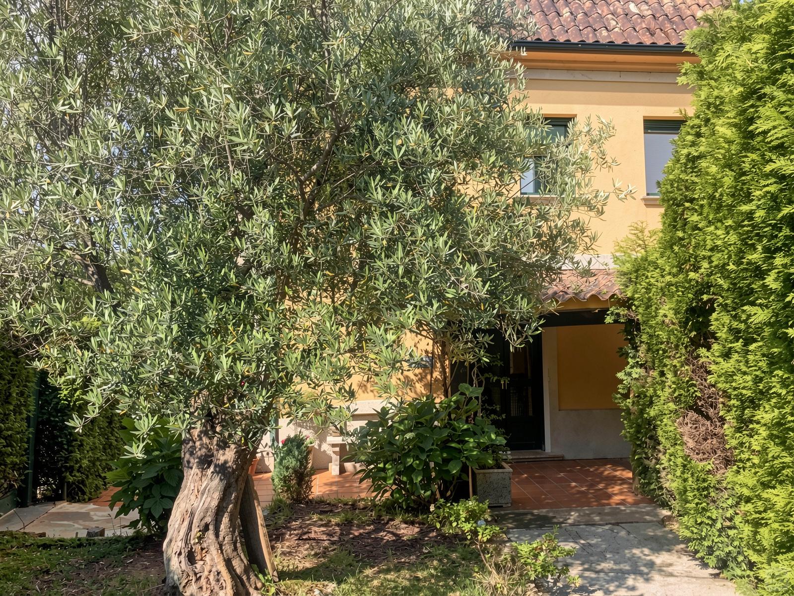 Pousa-Crecente Residence