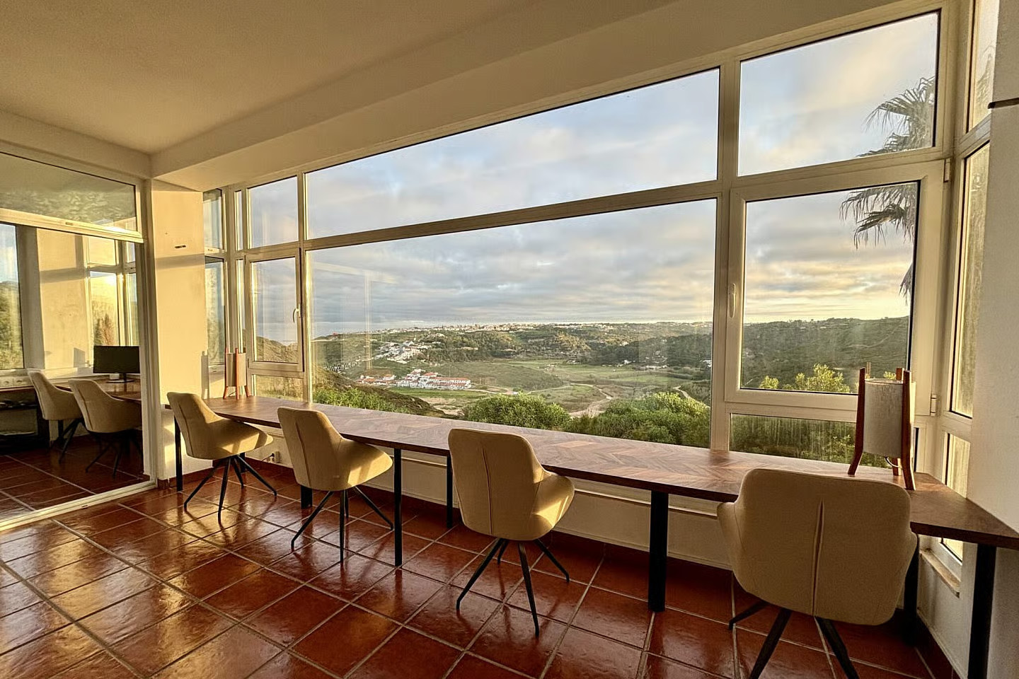 Das Lebendiges, von der Natur inspiriertes Coliving & Coworking in der malerischen Carvoeira Haus