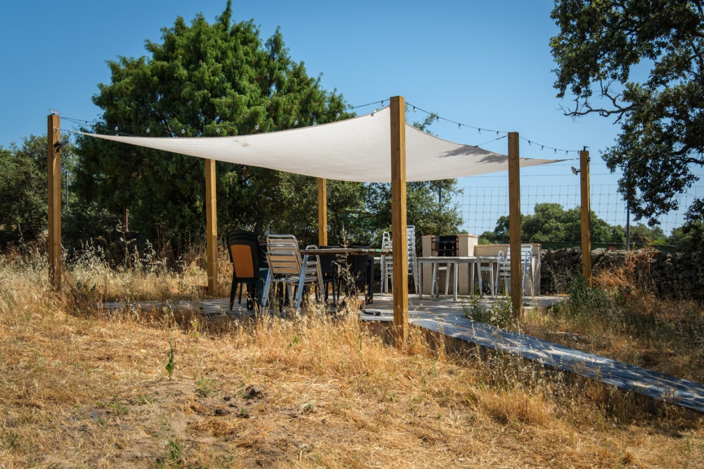 A Retiro moderno em Nuño Gómez com natureza e eventos comunitários Residência