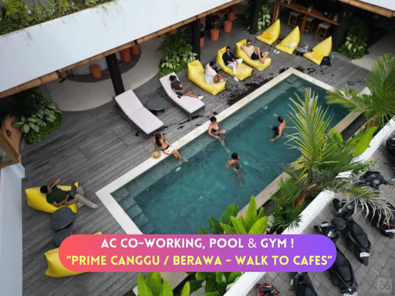 Il Un moderno appartamento tropicale con spazio di coworking e un'invitante piscina Collettivo