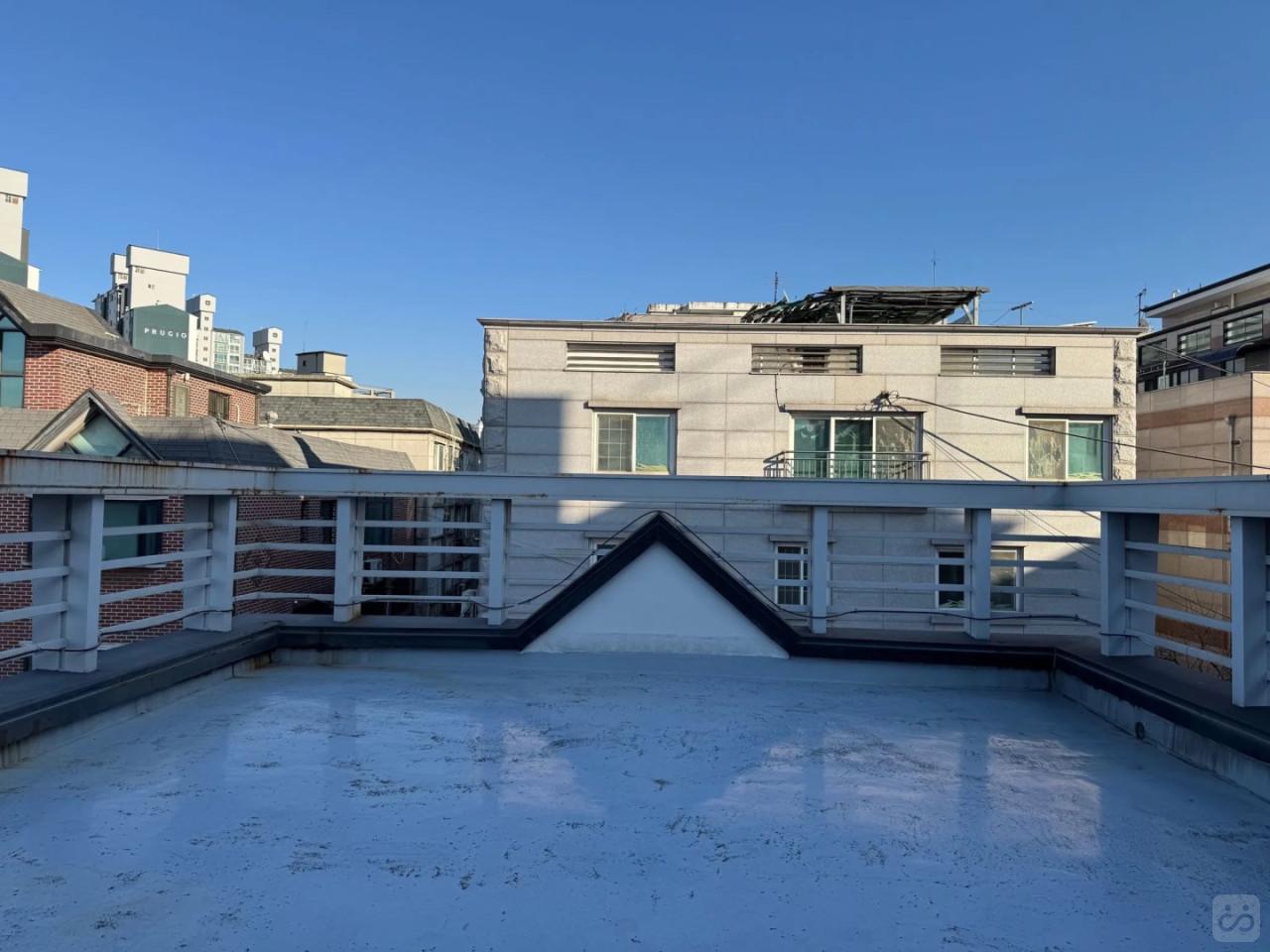 La Casa familiar de estilo coreano renovada con espacio de coworking y oasis ajardinado