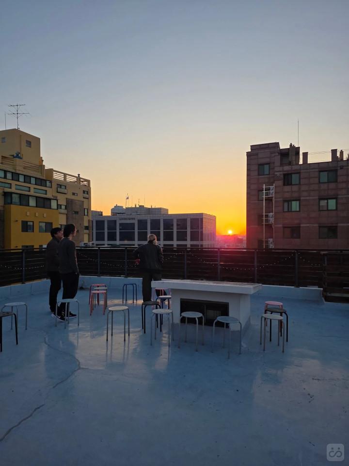 La Casa familiar de estilo coreano renovada con espacio de coworking y oasis ajardinado