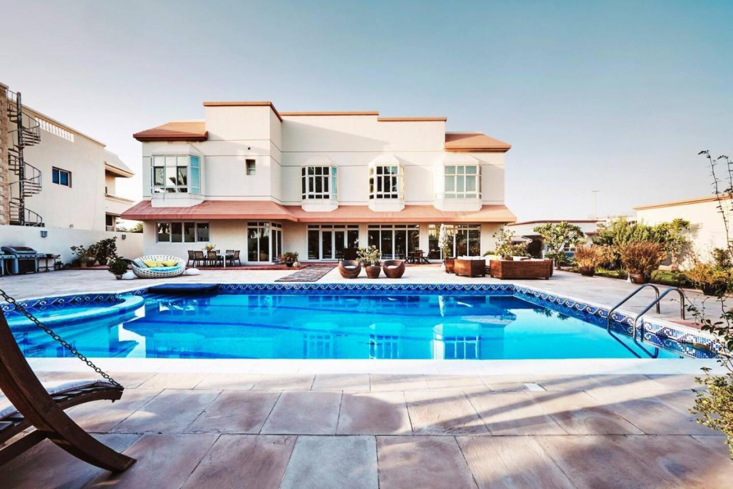 La Elegante rifugio di 19.000 metri quadrati: Soggiorno di lusso con giardino privato, piscina e doppia cucina Residenza