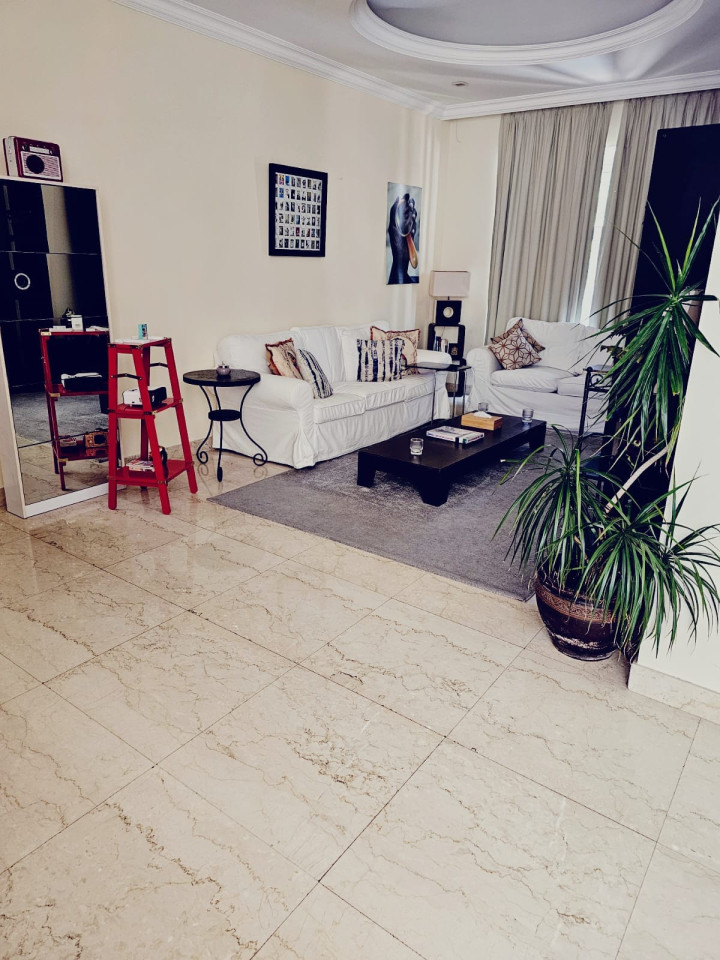 La Elegante rifugio di 19.000 metri quadrati: Soggiorno di lusso con giardino privato, piscina e doppia cucina Residenza
