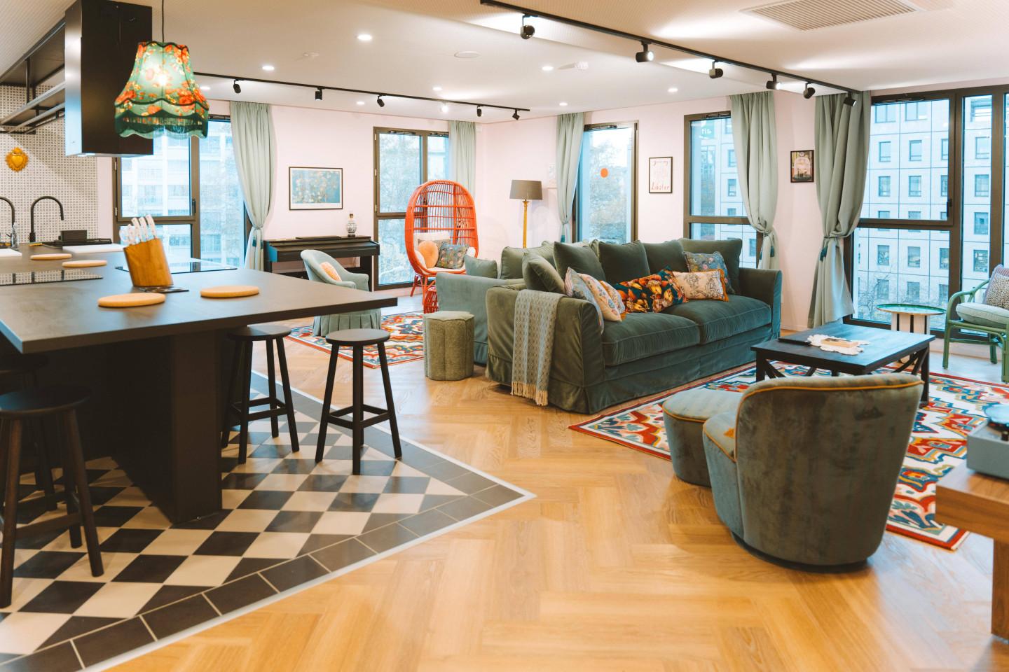 O Urban Coliving perto do centro da cidade, das praias e muito mais! Coletivo