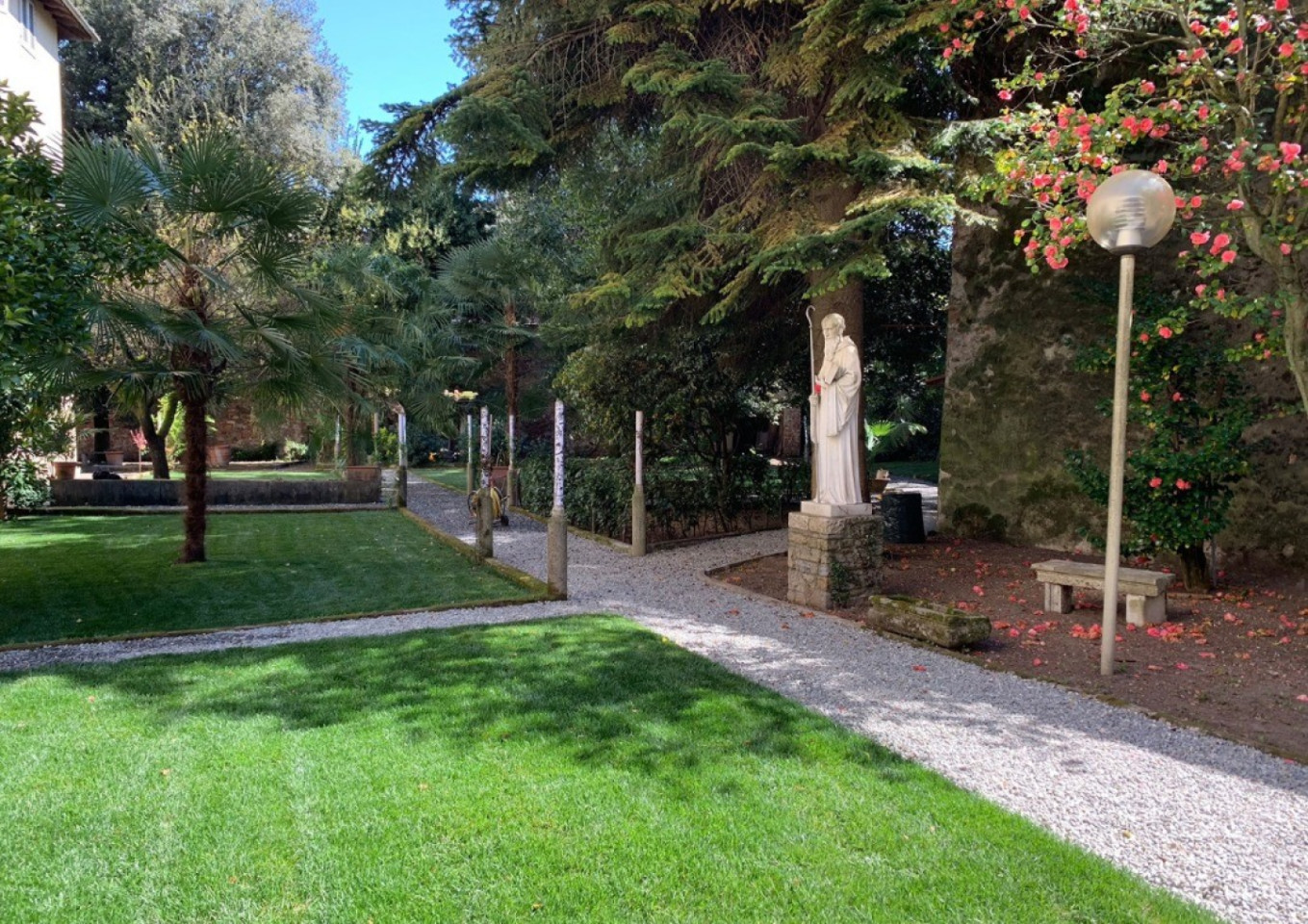 El Vibrante comunidad de vida en común en un convento transformado en el corazón de Lucca Colectivo