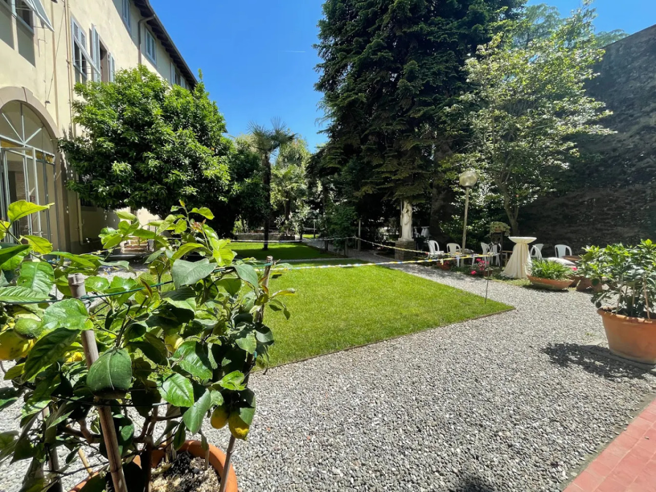 El Vibrante comunidad de vida en común en un convento transformado en el corazón de Lucca Colectivo