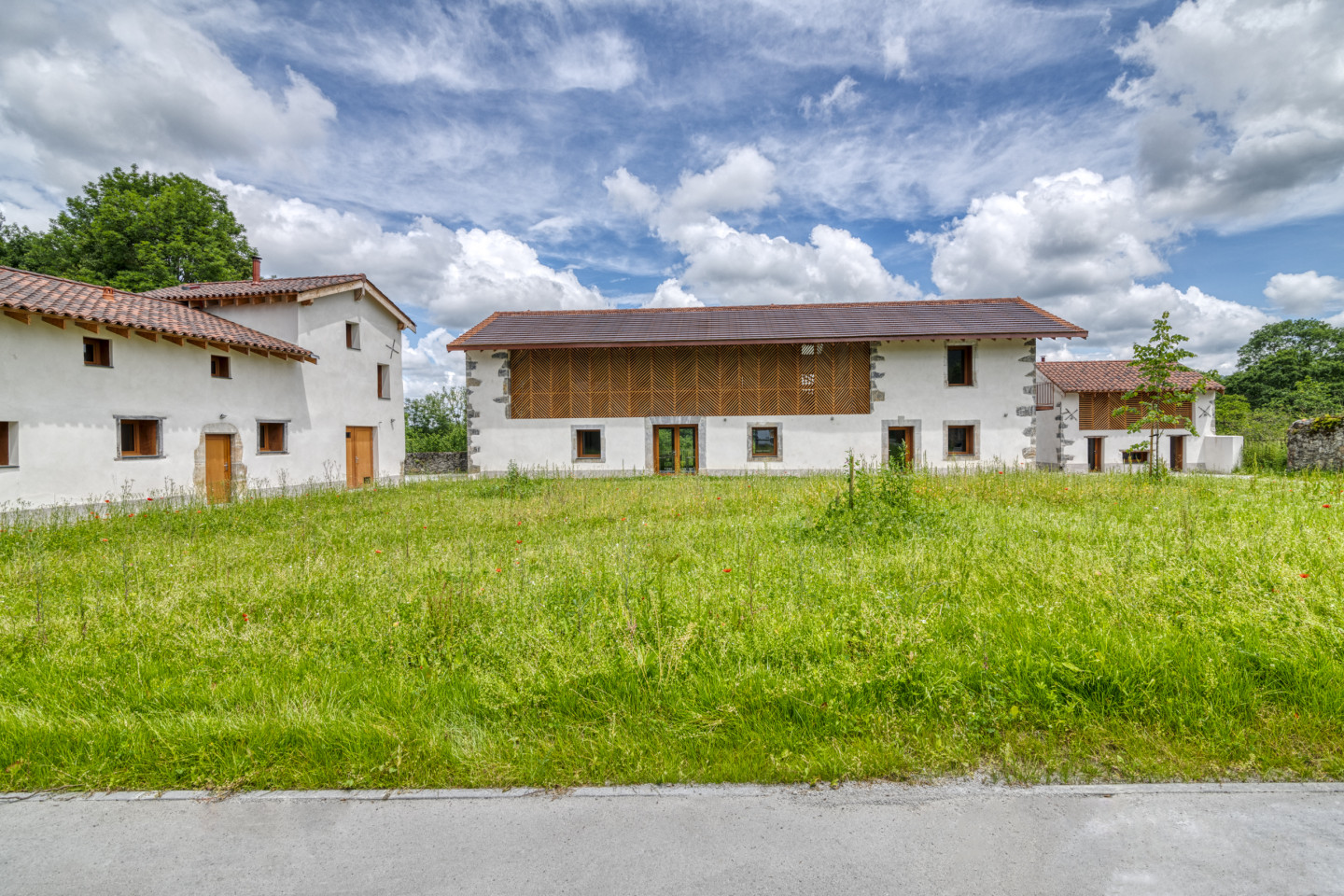 Das Sonnige Coliving Residenz in malerischem Dorf: Abenteuer und Aktivitäten in Hülle und Fülle! Haus