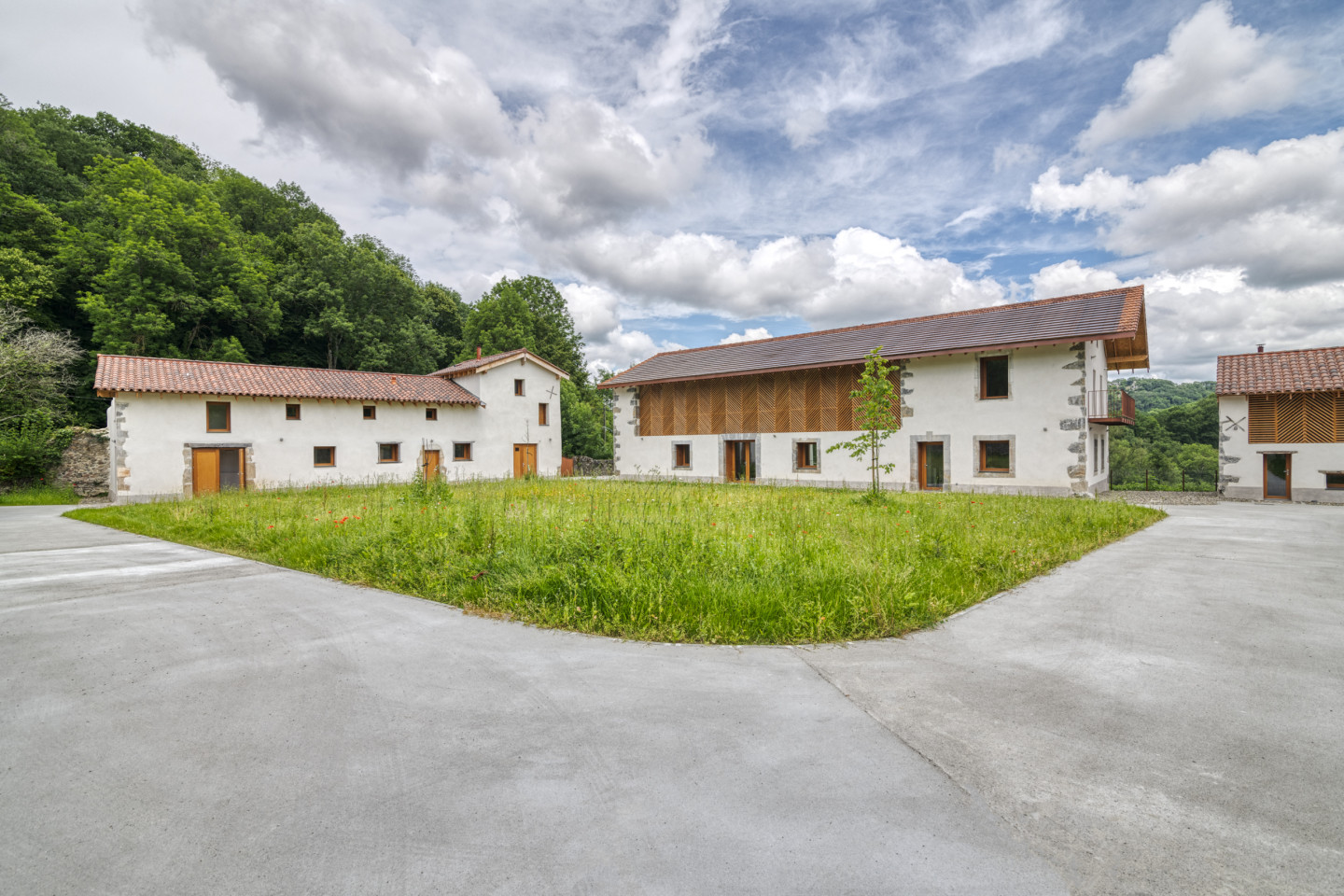 Das Sonnige Coliving Residenz in malerischem Dorf: Abenteuer und Aktivitäten in Hülle und Fülle! Haus