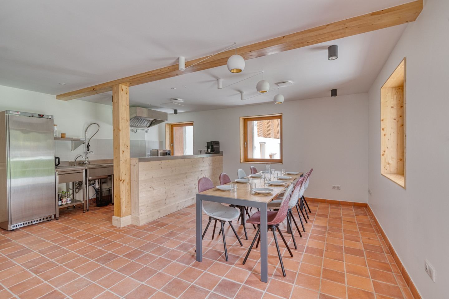 Das Sonnige Coliving Residenz in malerischem Dorf: Abenteuer und Aktivitäten in Hülle und Fülle! Haus