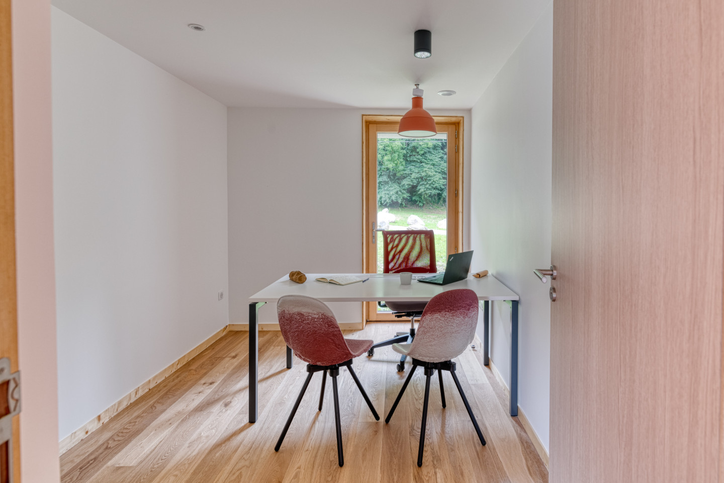 Das Sonnige Coliving Residenz in malerischem Dorf: Abenteuer und Aktivitäten in Hülle und Fülle! Haus