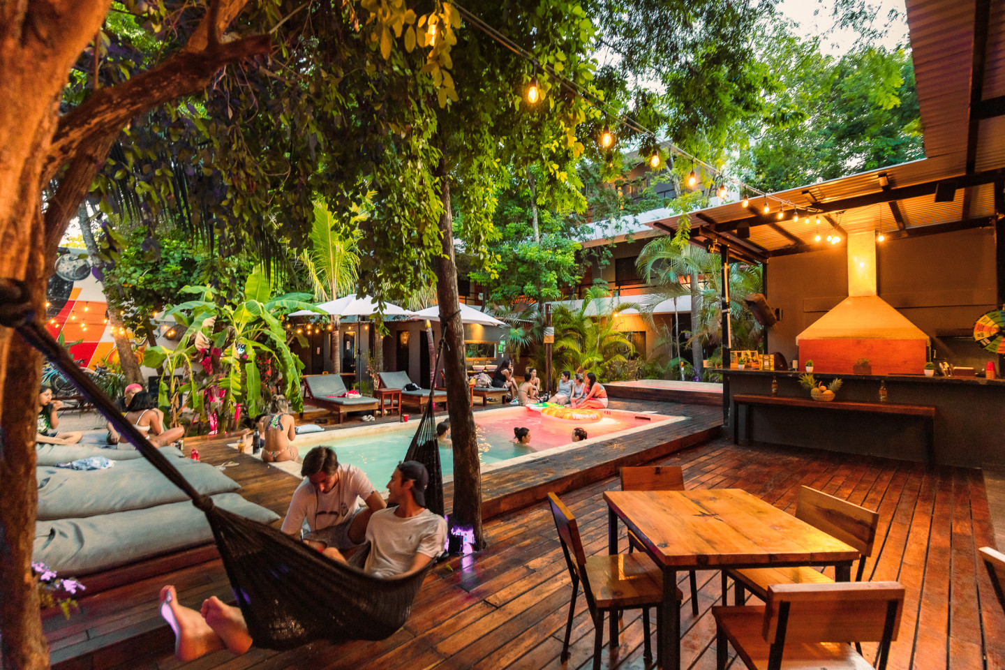 De Levendige woongemeenschap met zwembad en bar in het magische Centro van Tulum Huis