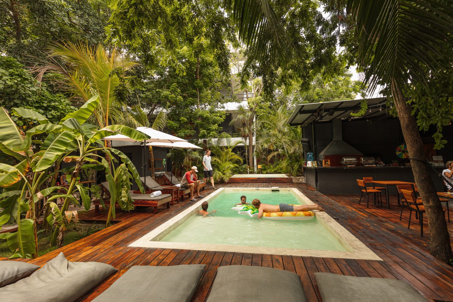 De Levendige woongemeenschap met zwembad en bar in het magische Centro van Tulum Huis