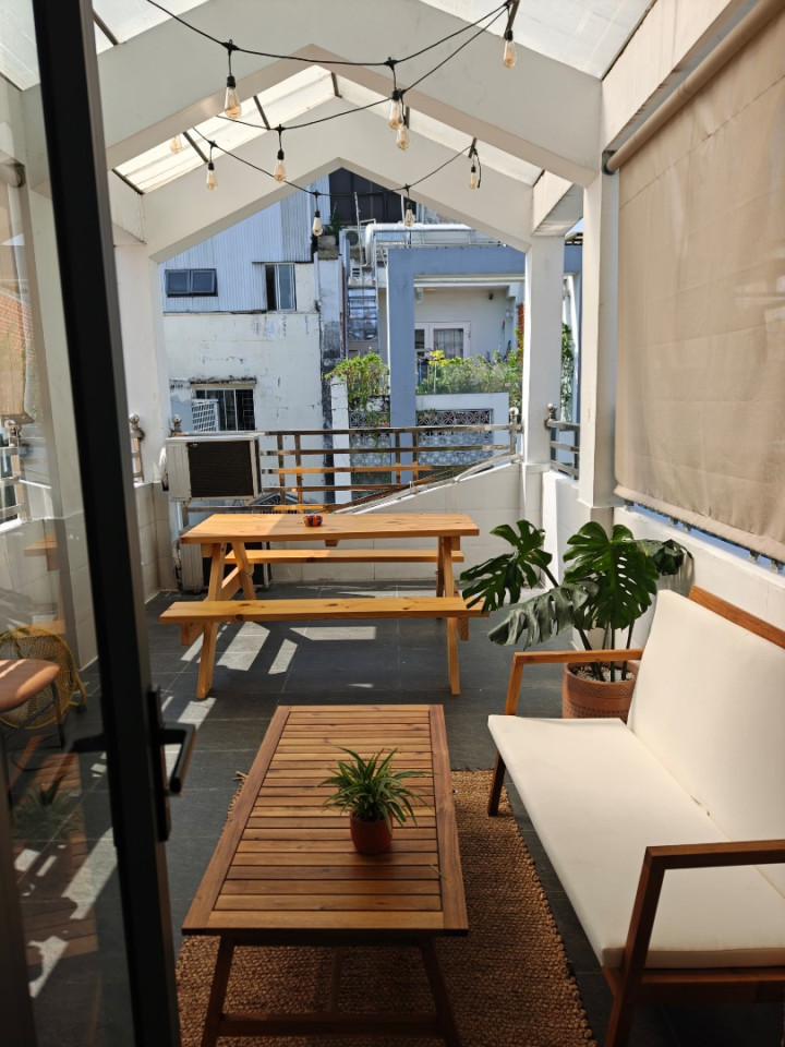 De Modern woongemeenschapshuis met privéstudio's in levendig Tan Dinh-district Huis