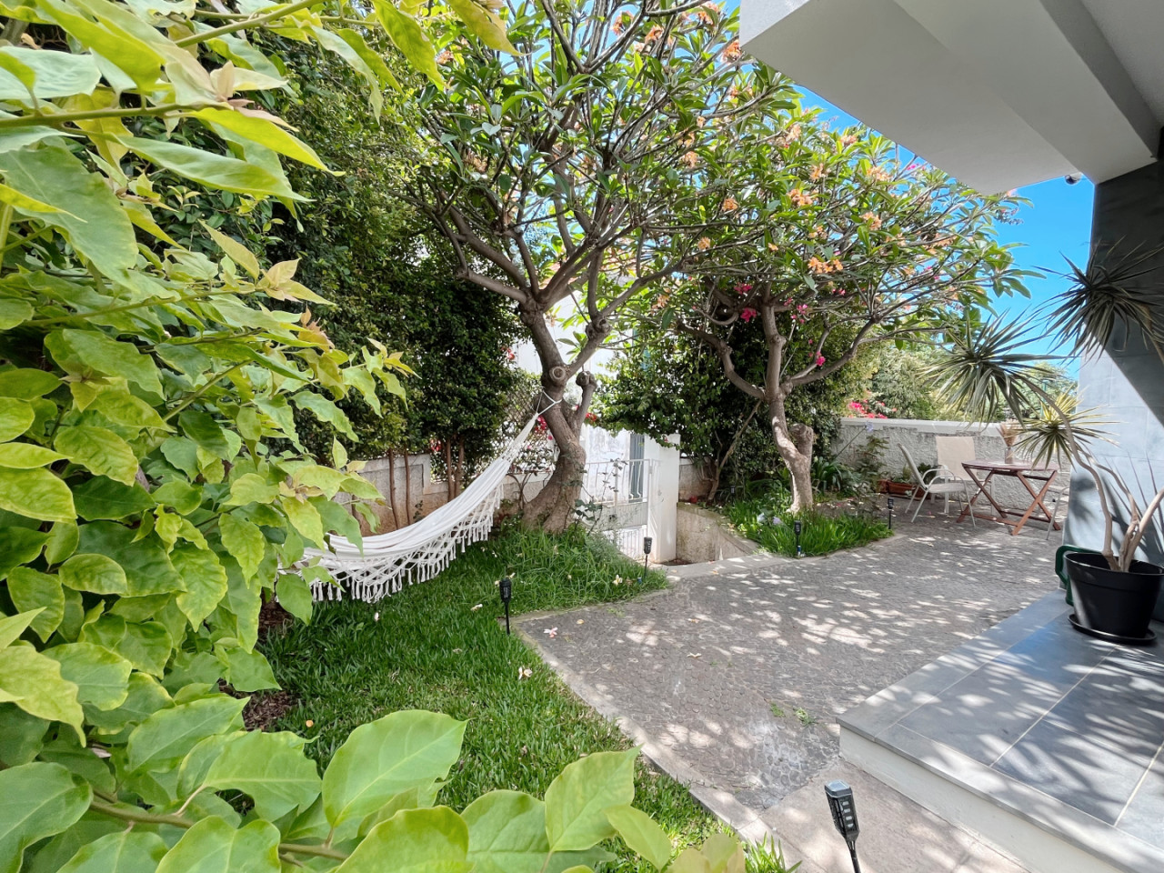 La Un moderno rifugio per lavoratori a distanza nella splendida cornice di Santa Luzia, Funchal Casa