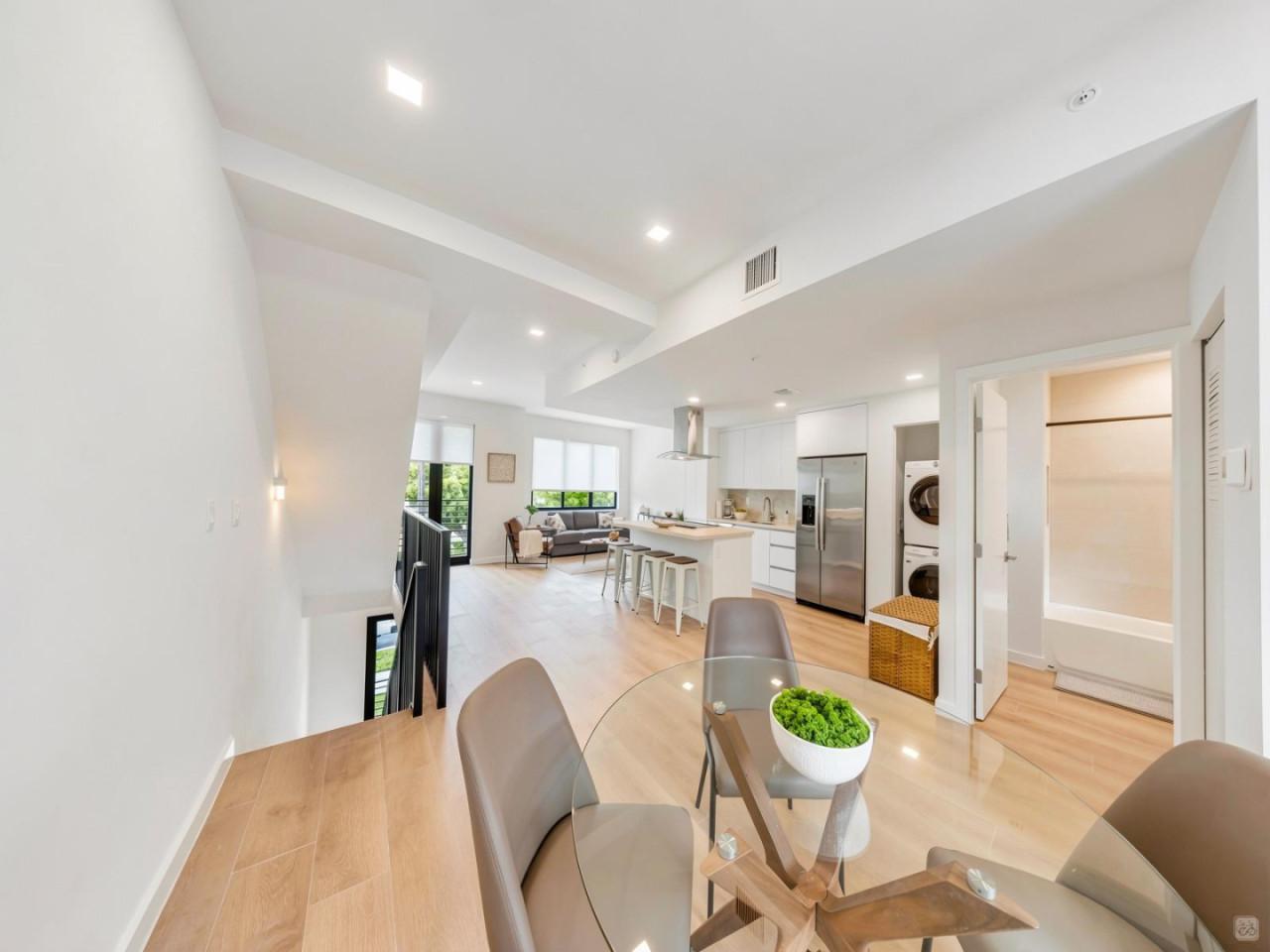 La Elegante Townhome a Miami a Pochi Minuti da Brickell | Balcone, Garage, Vita Moderna Casa