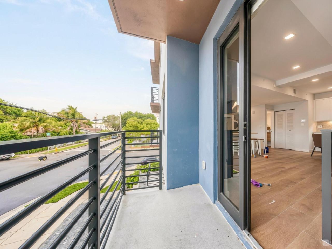 La Elegante Townhome a Miami a Pochi Minuti da Brickell | Balcone, Garage, Vita Moderna Casa