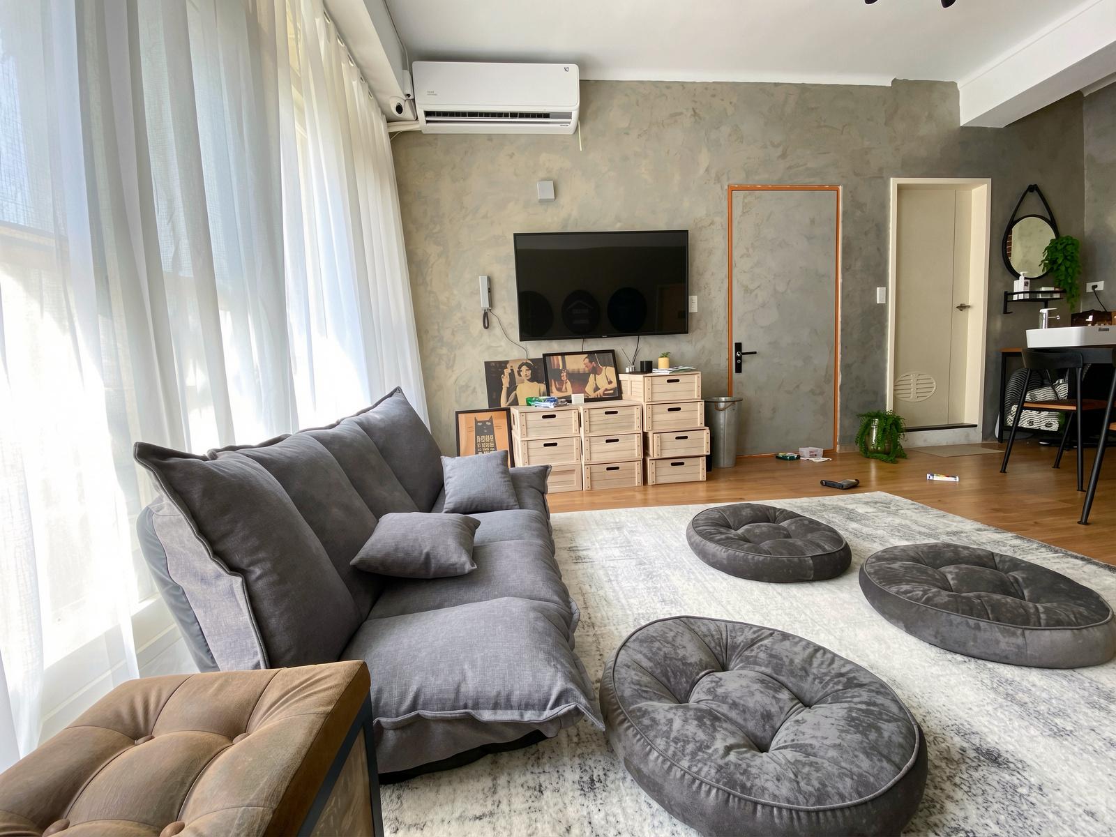 La Plain Modern Styled Apt. w/ Workspace Residenza