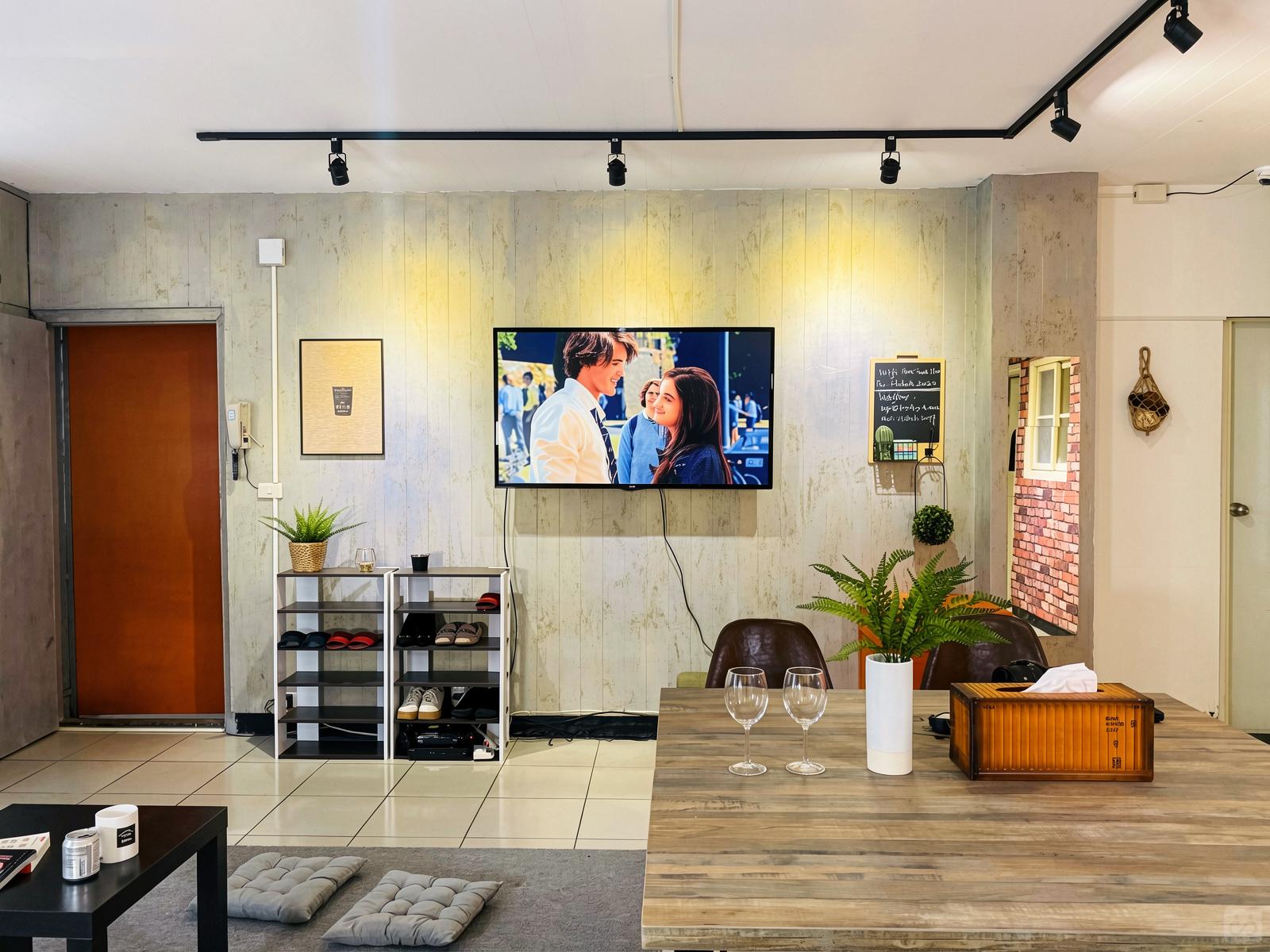 La Austere Modern Styled Apt. w/ Workspace Residenza