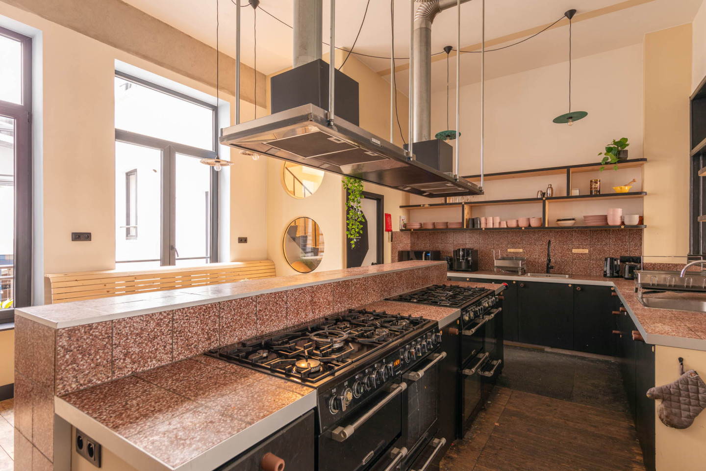 Die Zeitgenössisches, lebendiges Haus mit Coworking + Filmraum Residenz