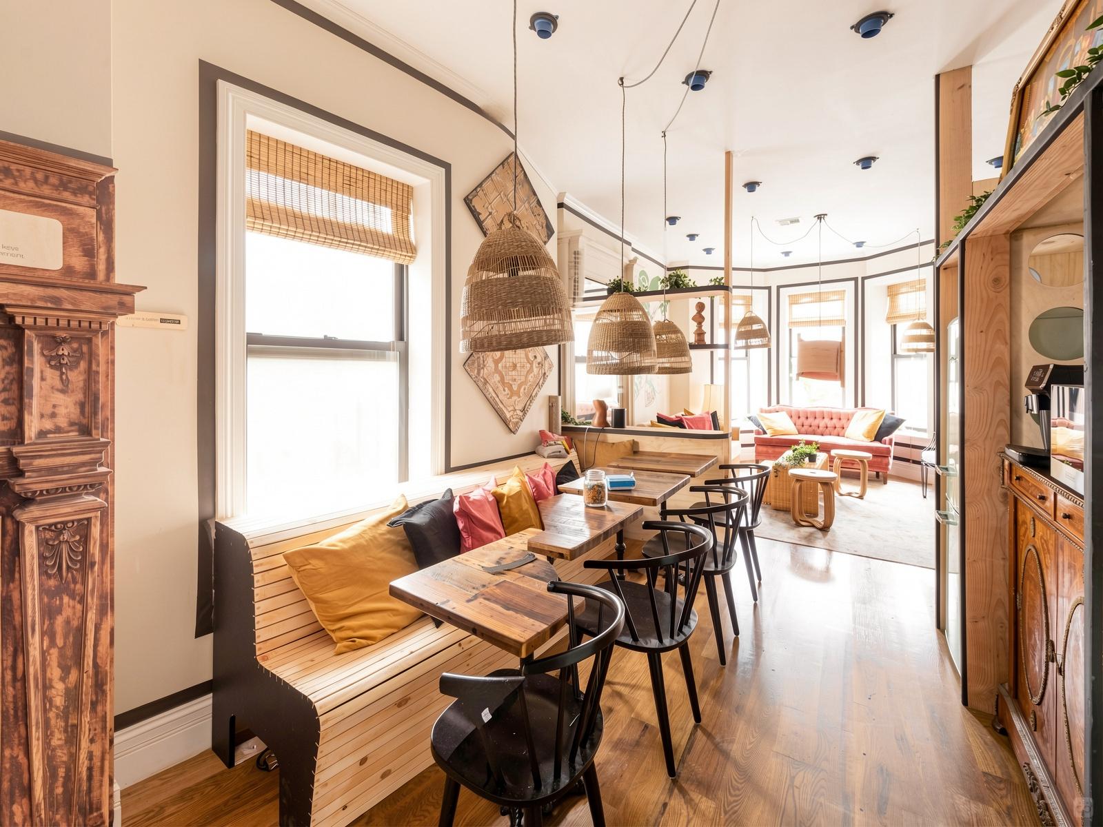 La entièrement rénové avec terrasse sur le toit, salle de cinéma et salle de sport Maison