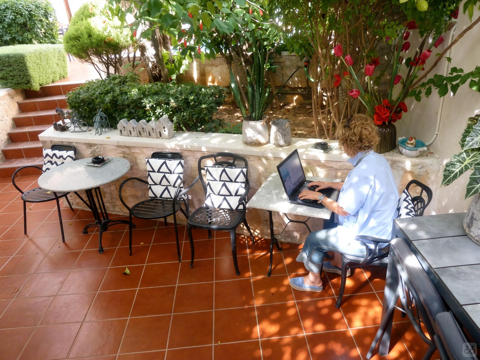 Atsipopoulo Home