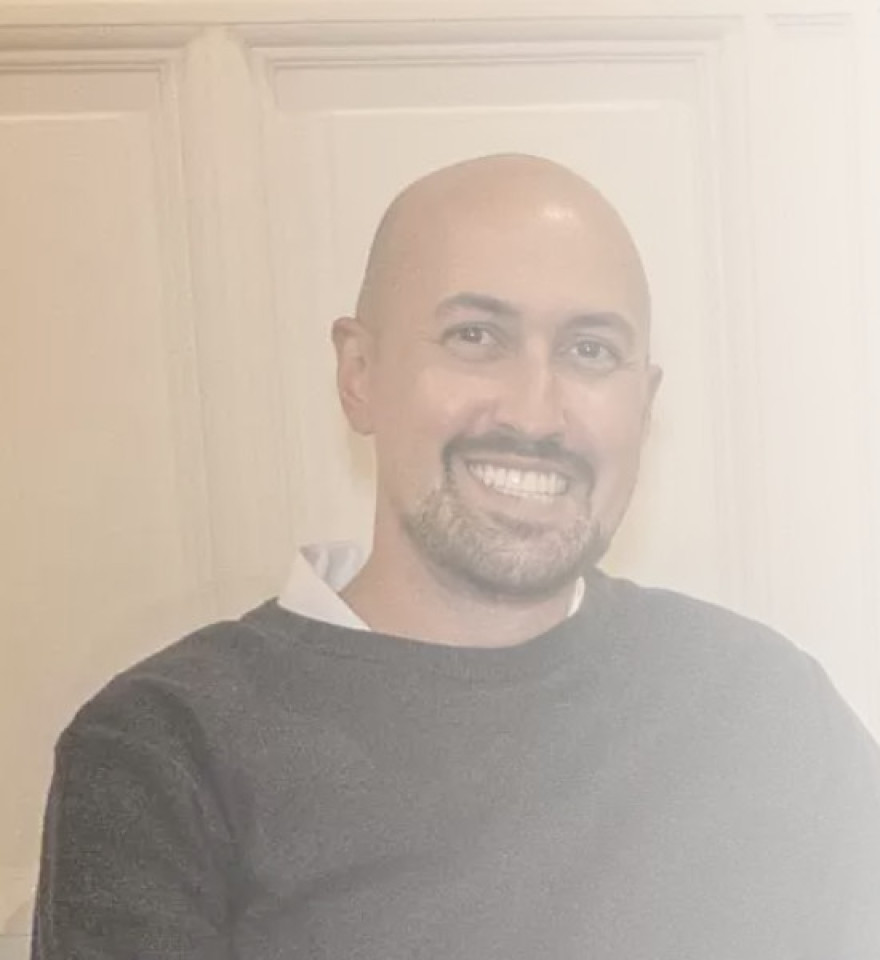 Mo