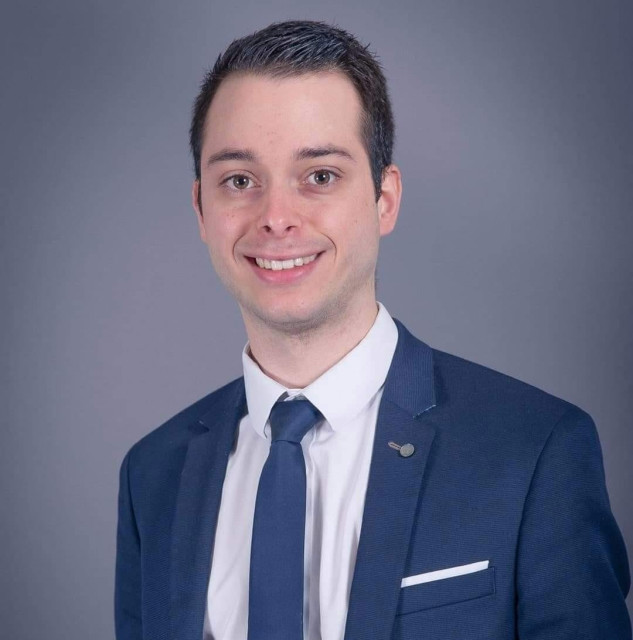Nicolas D.